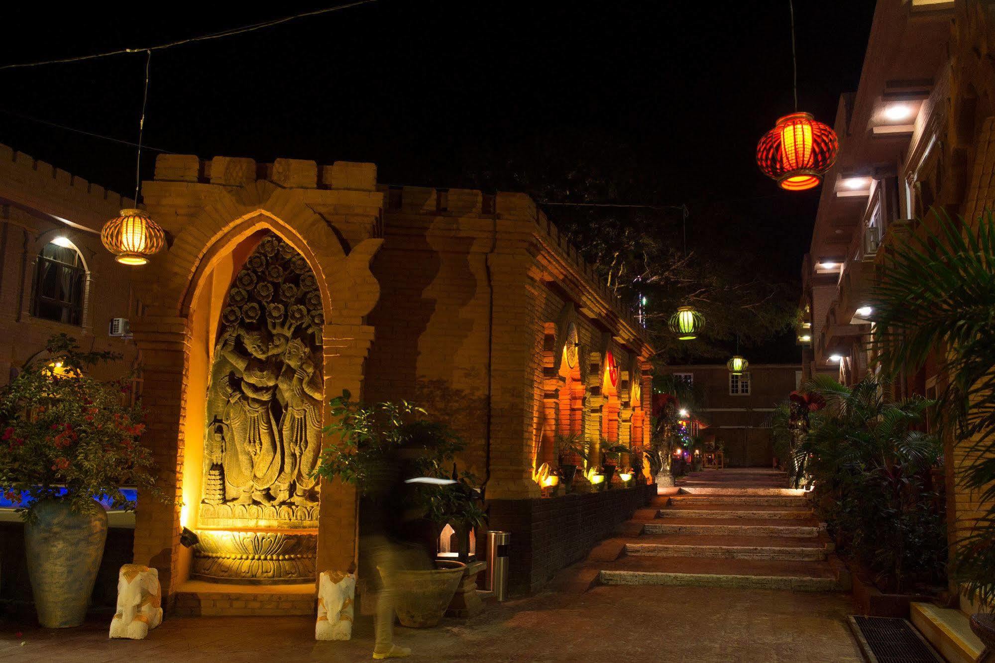 Hotel Sincere Smile Bagan New Bagan Bagian luar foto